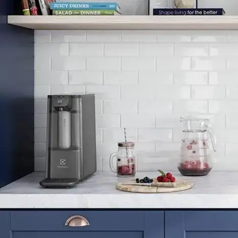 Purificador de água Electrolux PE12G em cozinha moderna